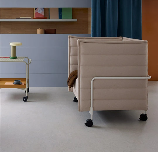 Verlegebild – heterogener Vinylbelag, Modul UP Compact – cloud urban concrete