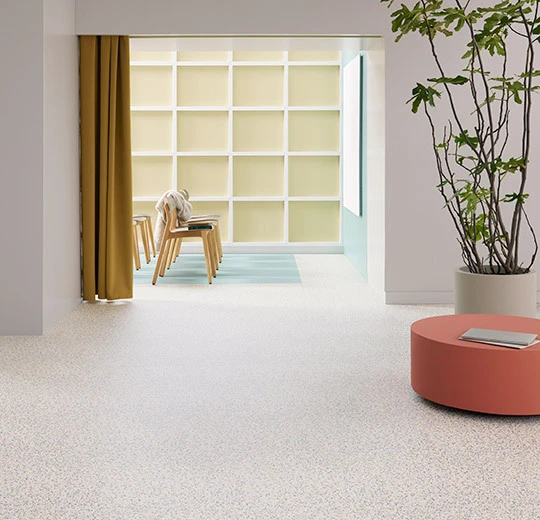 Verlegebild – heterogener Vinylbelag, Modul UP Compact – multicoloured mini terrazzo