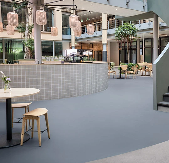 Verlegebild – heterogener Vinylbelag, Modul UP Compact – dusty blue uni