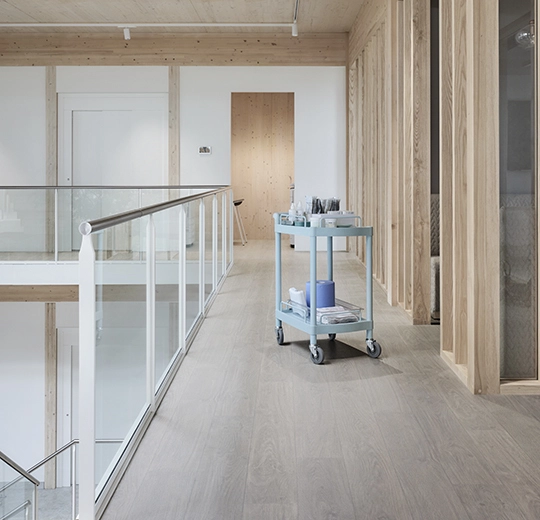 Verlegebild – heterogener Vinylbelag, Eternal Wood Material Colour – 12862 grey oak