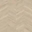Amtico Form Chevron – Shell Oak in Chevron