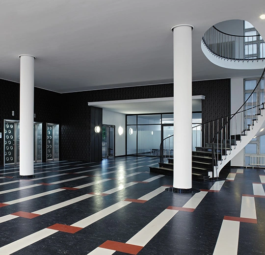Verlegebild Linoleum Marmoleum Fresco 2,5 Black, Linoleum Bodenbelag: Bahnen, Planken und Fliesen