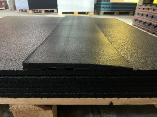 Produktbild – Eckstück für Rampen Formteil zu Gummiplatten 250 x 250 x 30 mm SBR schwarz 